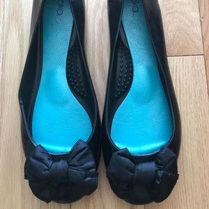 OkaB size 9 black ballet flats